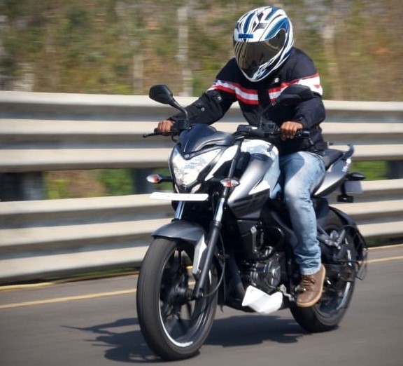 pulsar ns 200 - best performance bikes under 2 lakhs